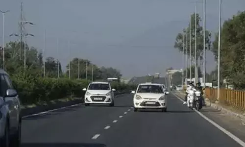 Visakha To Maharastra: 120 స్పీడులో వచ్చి.. పోలీసులను చూసి ఎస్కేప్