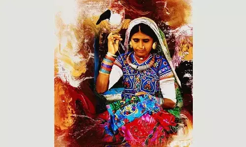 అద్దాలు.. పూసలే మాకు ఆస్తి!