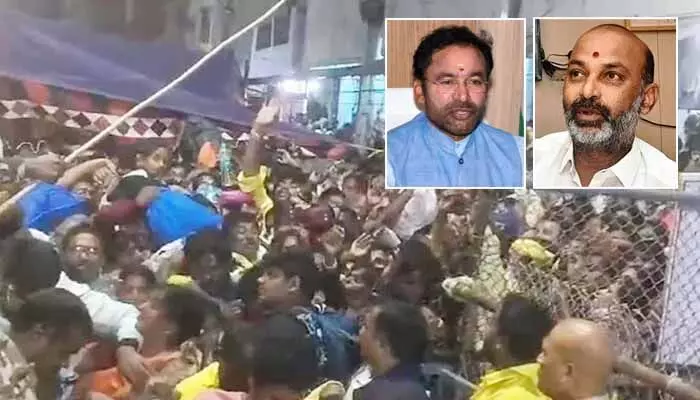 Tirupati Stampede: తిరుపతిలో తొక్కిసలాట.. బండి సంజయ్, కిషన్ రెడ్డి రియాక్షన్ ఇదే! Tirupati Stampede: తిరుపతిలో తొక్కిసలాట.. బండి సంజయ్, కిషన్ రెడ్డి రియాక్షన్ ఇదే!