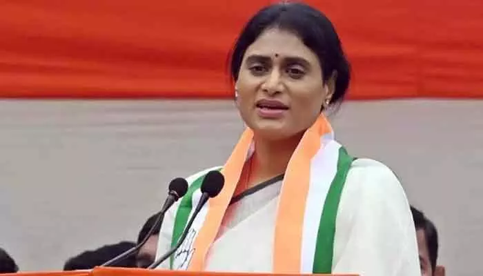 YS Sharmila : వైకుంఠ ద్వార దర్శనం కోసం వెళ్తే ఏకంగా వైకుంఠానికే పంపుతున్నారు : వైఎస్ షర్మిల YS Sharmila : వైకుంఠ ద్వార దర్శనం కోసం వెళ్తే ఏకంగా వైకుంఠానికే పంపుతున్నారు : వైఎస్ షర్మిల