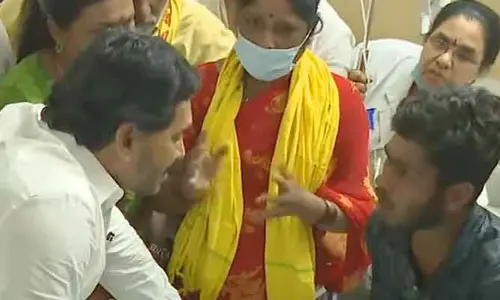Tirupati: తొక్కిసలాట బాధితులకు జగన్ కీలక హామీ