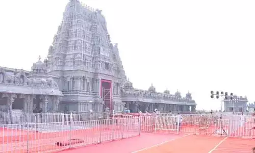 యాదగిరి గుట్టలో వైకుంఠ ఏకాదశి వేడుకలు.. ఉత్తర ద్వారం గుండా నరసింహుడి దర్శనం