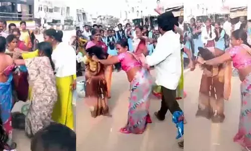 Free Bus:  సీటు కోసం చితక్కొట్టుకున్న మహిళలు (Video Viral)