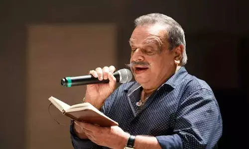 ఇండస్ట్రీలో తీవ్ర విషాదం.. దిగ్గజ గాయకుడు కన్నుమూత