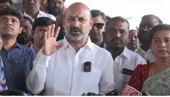 Bandi Sanjay : ఉప్పల్ ఆర్వోబీ పనులపై బండి సంజయ్ కామెంట్స్ Bandi Sanjay : ఉప్పల్ ఆర్వోబీ పనులపై బండి సంజయ్ కామెంట్స్