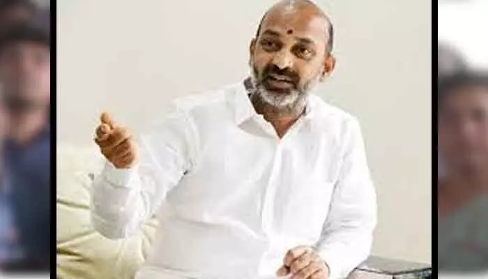 Bandi Sanjay : సీఎం రేవంత్ రెడ్డి..కేటీఆర్ ఒక్కటే : బండి సంజయ్ Bandi Sanjay : సీఎం రేవంత్ రెడ్డి..కేటీఆర్ ఒక్కటే : బండి సంజయ్