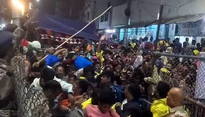 ఇలాంటి అపశ్రుతులు.. అవసరమా? ఇలాంటి అపశ్రుతులు.. అవసరమా?