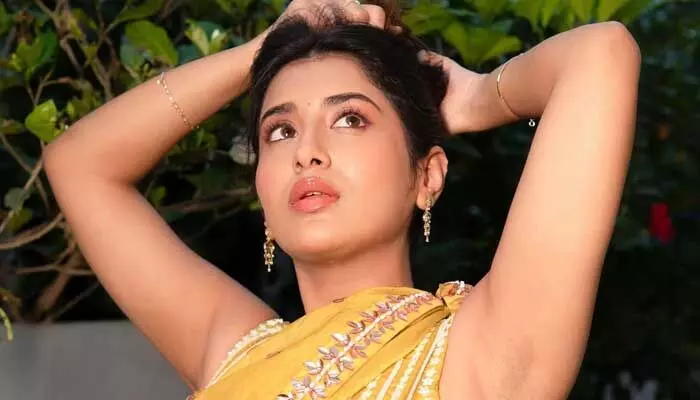 Rashi Singh : అందంతో కట్టిపడేసిన రాశి సింగ్ Rashi Singh : అందంతో కట్టిపడేసిన రాశి సింగ్