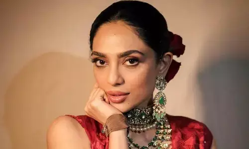 Shobhita Dhulipala: డిఫరెంట్ లుక్‌లో దర్శనమిచ్చిన అక్కినేని కోడలు.. నెట్టింట వైరల్ అవుతున్న ఫొటోలు
