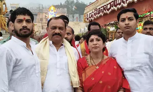 TPCC: తిరుమలకు టీపీసీసీ చీఫ్.. ప్రజలకు వైకుంఠ ఏకాదశి శుభాకాంక్షలు