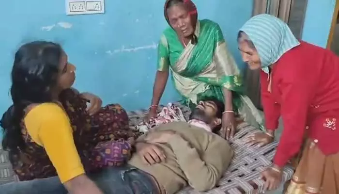 Warangal: ఆన్లైన్ బెట్టింగ్ భూతానికి మరో యువకుడు బలి Warangal: ఆన్లైన్ బెట్టింగ్ భూతానికి మరో యువకుడు బలి