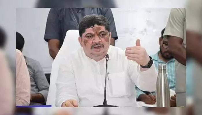 Minister Prabhakar: నా మీద కూడా కేసులున్నాయ్.. మంత్రి పొన్నం సెన్సేషనల్ కామెంట్స్ Minister Prabhakar: నా మీద కూడా కేసులున్నాయ్.. మంత్రి పొన్నం సెన్సేషనల్ కామెంట్స్