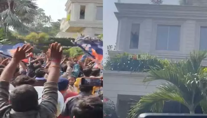 Ram Charan: గేమ్ ఛేంజర్ హిట్.. హీరో రామ్ చరణ్ ఇంటి వద్ద అభిమానుల సందడి Ram Charan: గేమ్ ఛేంజర్ హిట్.. హీరో రామ్ చరణ్ ఇంటి వద్ద అభిమానుల సందడి