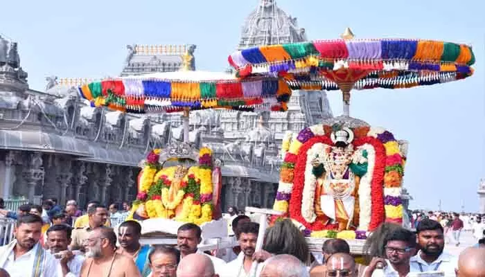 Yadagirigutta : వేణుగోపాలుడిగా యాదగిరిశుడు Yadagirigutta : వేణుగోపాలుడిగా యాదగిరిశుడు