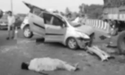 Road Accident: రాష్ట్రంలో ఘోర రోడ్డు ప్రమాదం.. ఇద్దరు స్పాట్ డెడ్, ముగ్గురి పరిస్థితి విషమం
