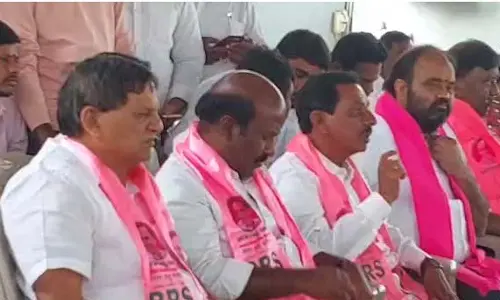 Raitu Maha dharna : బీఆర్ఎస్ నల్గొండ రైతు మహాధర్నా వాయిదా