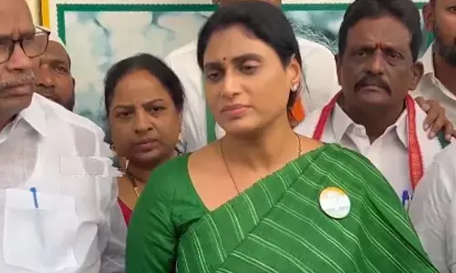 YS Sharmila : తిరుపతి తొక్కిసలాట ఘటనకు సీఎం చంద్రబాబు బాధ్యత వహించాలి : వైఎస్ షర్మిల