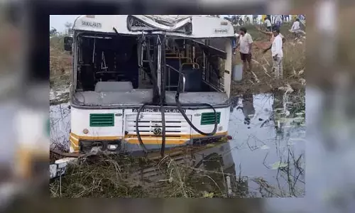 AP News : నీటి కుంటలోకి దూసుకు పోయిన ఆర్టీసీ బస్