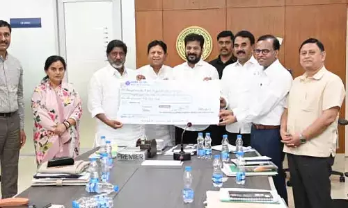 Singareni Collieries : సీఎంకు రూ.88.55 కోట్ల సింగరేణి కాలరీస్ డివిడెండ్ చెక్కు
