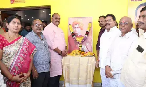 స్వామి వివేకానందను ఆదర్శంగా తీసుకోవాలి: మంత్రి అచ్చెన్నాయుడు