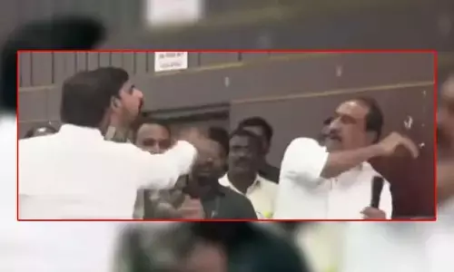 TG: మంత్రుల ఎదుటే తోసుకున్న ఎమ్మెల్యేలు.. కలెక్టరేట్‌లో యుద్ధ వాతావరణం