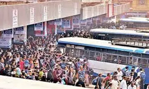 Karimnagar:‘వామ్మో.. ఇదేం జనం’.. జనసంద్రాన్ని తలపిస్తున్న కరీంనగర్ బస్టాండ్