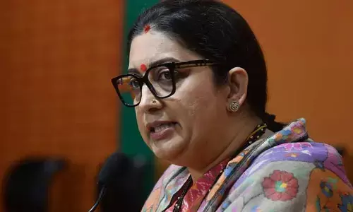 BJP : బంగ్లా చొరబాటుదారులకు ఆప్ మద్దతు.. స్మృతి ఇరానీ సంచలన ఆరోపణలు