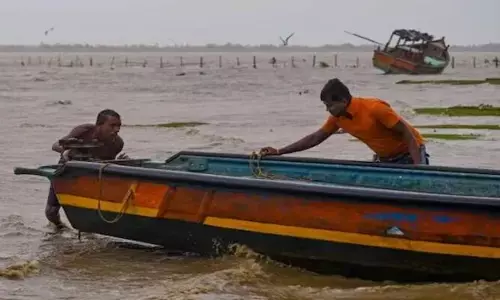 Indian Fishermen: 8 మంది భారతీయ మత్స్యకారులను అరెస్ట్ చేసిన శ్రీలంక నావికాదళం
