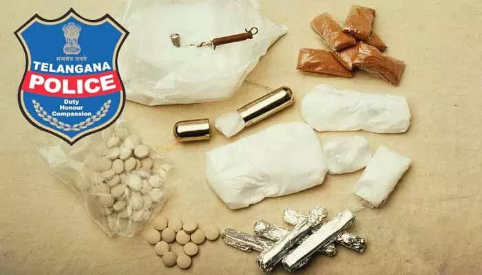 Drugs Seize: ఎస్వోటీ పోలీసుల తనిఖీలు.. డ్రగ్స్ విక్రయిస్తున్న నలుగురు అరెస్ట్ Drugs Seize: ఎస్వోటీ పోలీసుల తనిఖీలు.. డ్రగ్స్ విక్రయిస్తున్న నలుగురు అరెస్ట్
