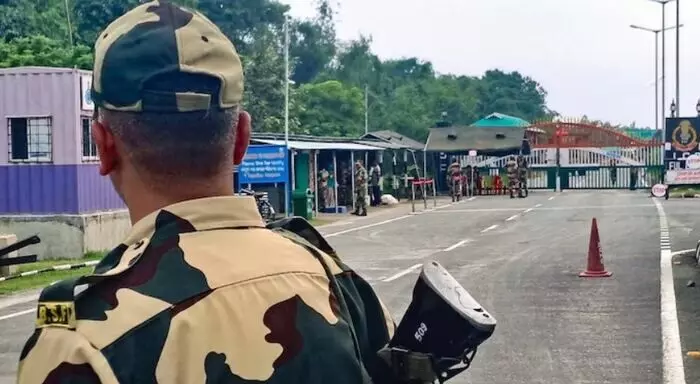 Infiltration: భారత భూభాగంలోకి చొరబాటుకు యత్నించిన 26 మంది Infiltration: భారత భూభాగంలోకి చొరబాటుకు యత్నించిన 26 మంది