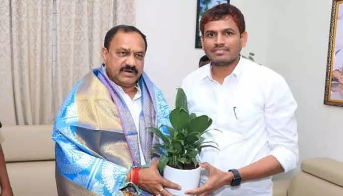TPCC President: మహేష్ కుమార్ గౌడ్ను కలిసిన ఎమిగోస్ విద్యా సంస్థల చైర్మన్ TPCC President: మహేష్ కుమార్ గౌడ్ను కలిసిన ఎమిగోస్ విద్యా సంస్థల చైర్మన్