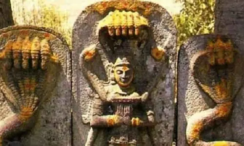 300 ఏళ్లుగా స్నేక్ మేళా.. ఇంత భయంకరంగా జరిగే ఫెస్టివల్ ఎక్కడో తెలుసా?