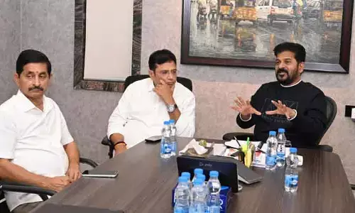 Revanth: ఫ్యూచర్​సీటీలో పెట్టుబడులపై ఫోకస్​.. పరిశ్రమల శాఖపై సీఎం సమీక్ష