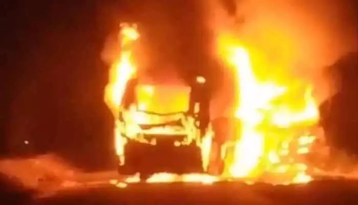 Fire Accident: ప్రైవేటు బస్సులో మంటలు.. 35 మంది ప్రయాణికులు సేఫ్ Fire Accident: ప్రైవేటు బస్సులో మంటలు.. 35 మంది ప్రయాణికులు సేఫ్