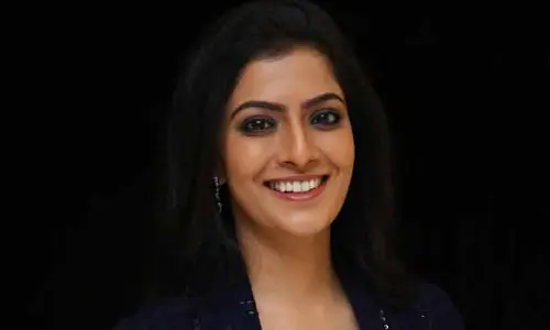Varalakshmi Sarath Kumar: కచ్చితంగా రాజకీయాల్లోకి ఎంట్రీ ఇస్తా.. వరలక్ష్మీ శరత్ కుమార్ షాకింగ్ కామెంట్స్