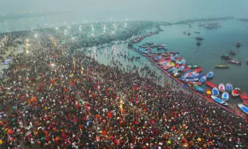 Maha Kumbh 2025:  మహా కుంభమేళతో కాసుల పంట.. రికార్డుల జోరు.. విమాన బుకింగ్స్‌ ఎంత పెరిగాయో తెలుసా?