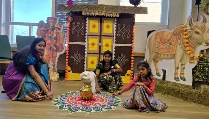 Sankranti : జర్మనీని తాకిన తెలుగు సంస్కృతి.. విదేశీయులతో కలిసి సంక్రాంతి సంబురాలు Sankranti : జర్మనీని తాకిన తెలుగు సంస్కృతి.. విదేశీయులతో కలిసి సంక్రాంతి సంబురాలు