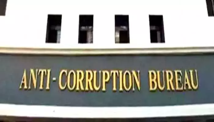 ముడుపులు ముట్టనిదే ముందుకు కదలని ఫైలు.. ACB ఎంట్రీతో అంతా షాక్ ముడుపులు ముట్టనిదే ముందుకు కదలని ఫైలు.. ACB ఎంట్రీతో అంతా షాక్