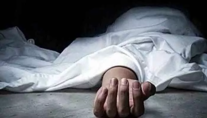 Three People Die : పండుగ పూట విషాదం...ఒకే ఇంట్లో ముగ్గురు మృతి Three People Die : పండుగ పూట విషాదం...ఒకే ఇంట్లో ముగ్గురు మృతి