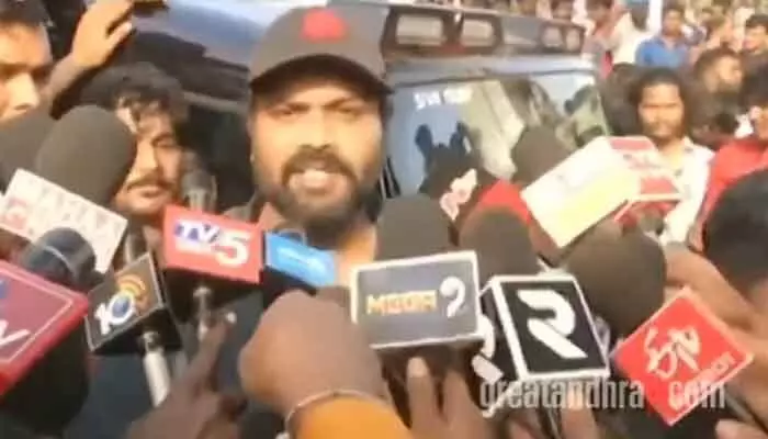 Manchu Manoj : యూనివర్సిటీ అవకతవకలను ఎత్తిచూపినందుకే నాపై కక్ష : మంచు మనోజ్ Manchu Manoj : యూనివర్సిటీ అవకతవకలను ఎత్తిచూపినందుకే నాపై కక్ష : మంచు మనోజ్