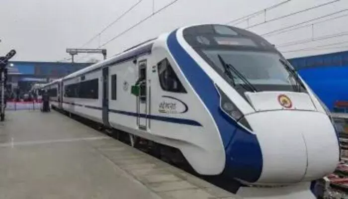 LTC: ఇకపై ప్రభుత్వ ఉద్యోగులు ఎల్టీసీ కింద ప్రీమియం రైళ్లలోనూ ప్రయాణించే అవకాశం LTC: ఇకపై ప్రభుత్వ ఉద్యోగులు ఎల్టీసీ కింద ప్రీమియం రైళ్లలోనూ ప్రయాణించే అవకాశం