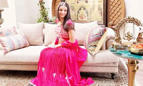 Sitara: ఆకట్టుకుంటోన్న సూపర్‌స్టార్ మహేష్ బాబు గారాల పట్టి ఫొటో షూట్..!