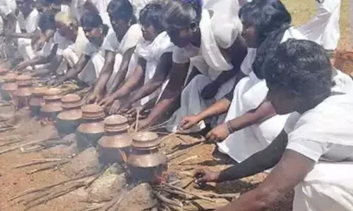Sankranti: కనుమ రోజు అక్కడ ఆడవాళ్లంతా వితంతు వేషం వేస్తారు.. ఎక్కడో తెలుసా?