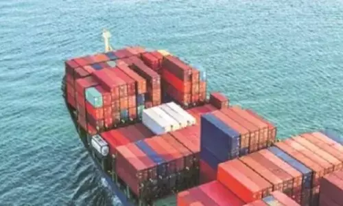 Exports: డిసెంబర్‌లో స్వల్పంగా తగ్గిన ఎగుమతులు