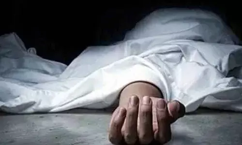 Three People Die : పండుగ పూట విషాదం...ఒకే ఇంట్లో ముగ్గురు మృతి