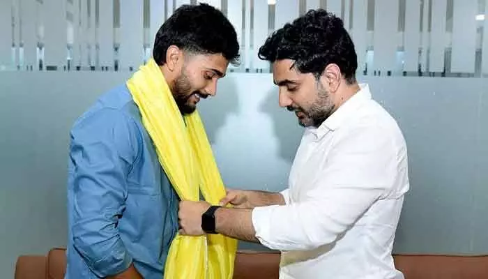 Nara Lokesh: యువ క్రికెటర్ నితీశ్కు సత్కారం Nara Lokesh: యువ క్రికెటర్ నితీశ్కు సత్కారం