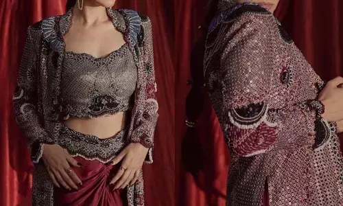 కిల్లింగ్ లుక్స్‌తో కట్టిపడేస్తున్న అల్లు అర్జున్ బ్యూటీ.. ఆ ఎమోజీతో కామెంట్స్ చేస్తున్న నెటిజన్లు