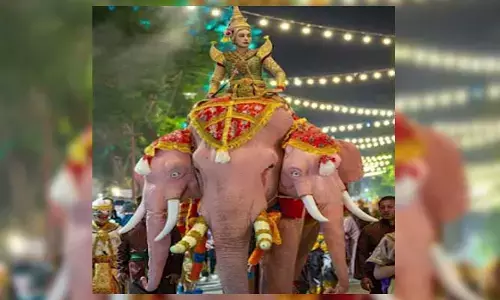 Mahakumbhamela : ప్రయాగ్ రాజ్ లో త్రిముఖ గజరాజు హాల్ చల్