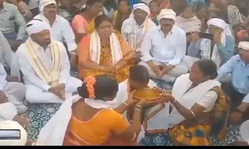 Khandeva Fair : జాతరలో 2.5 కిలోల నువ్వుల నూనె తాగిన మహిళ