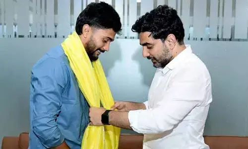 Nara Lokesh: యువ క్రికెటర్‌ నితీశ్‌కు సత్కారం
